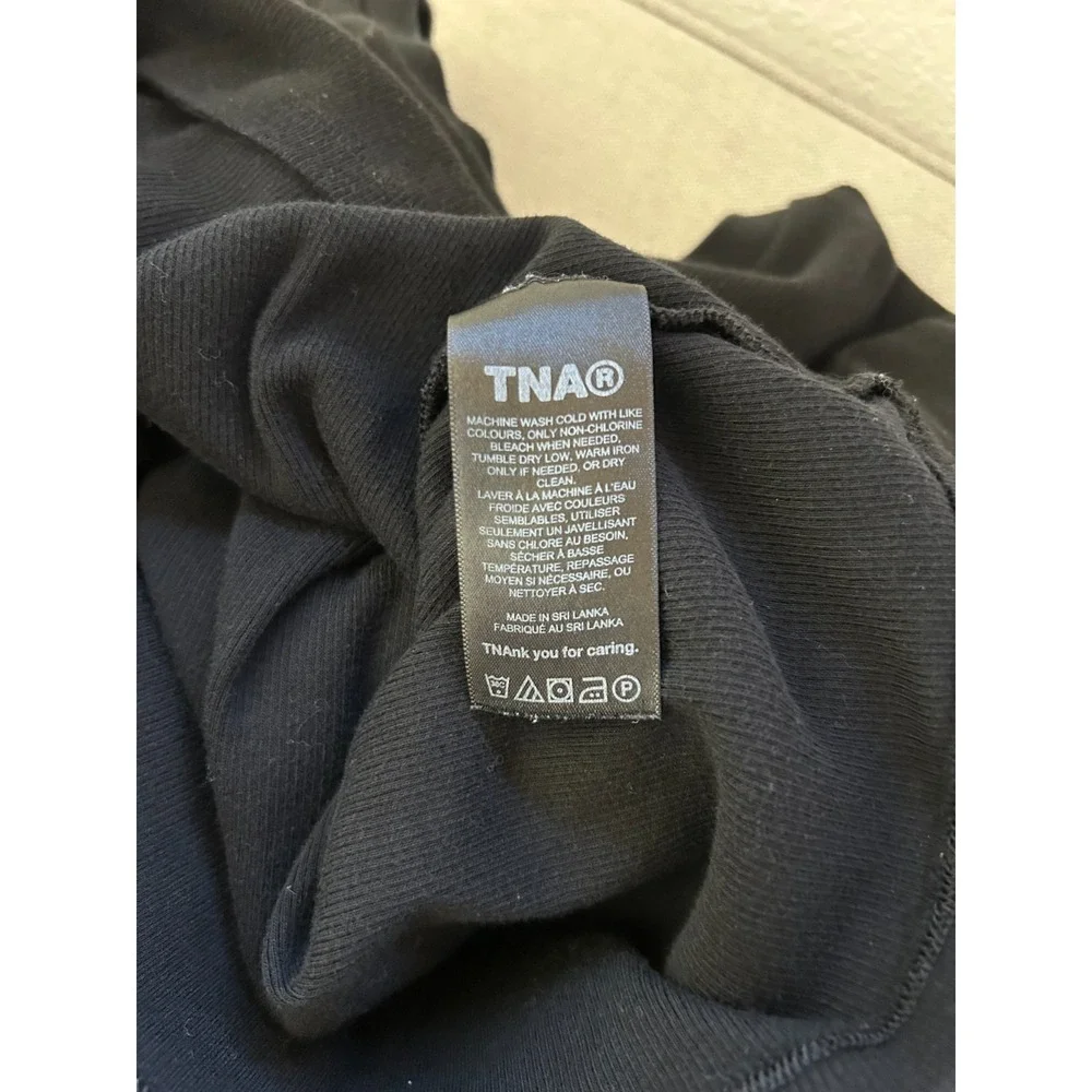 TNA Aritzia Black Cropped Long Sleeve Ribbed Knit T-Shirt S Minimalist Basic EUC